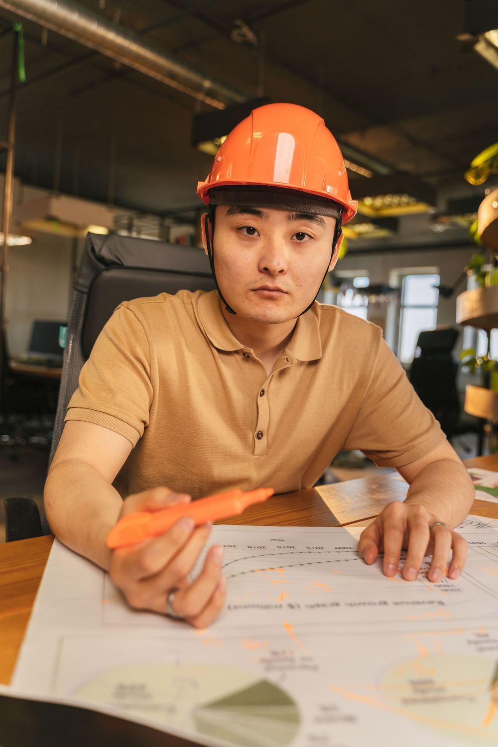 Ingeniero de BRAVA GLOBAL en sitio de obra