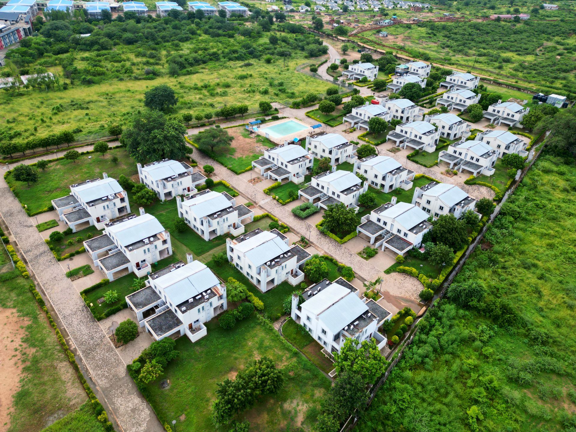 Vista aérea de un desarrollo residencial planificado por BRAVA GLOBAL